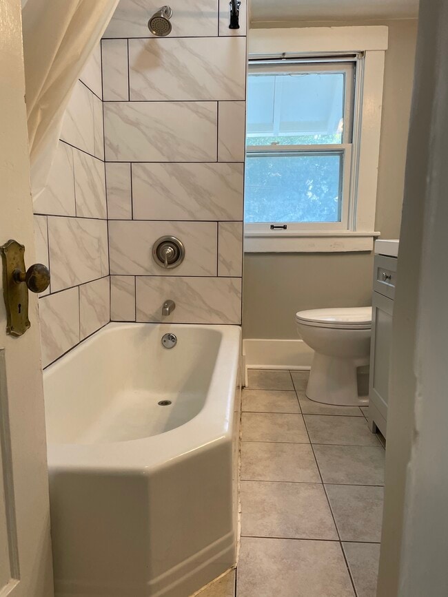 Building Photo - 4923 Chicago St