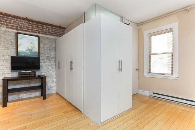 Building Photo - 0 Hull St