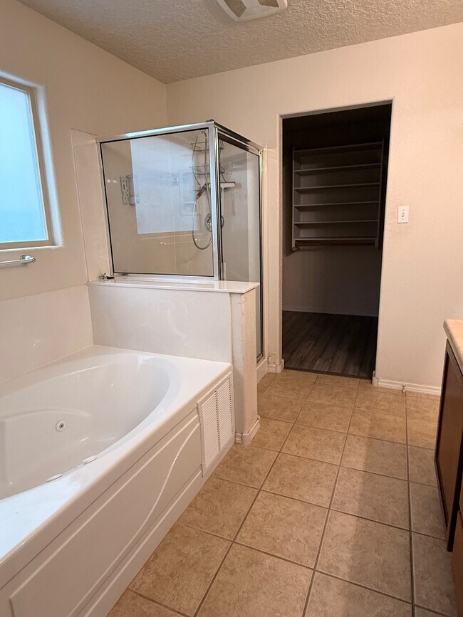 Building Photo - 2103 N Ensenada Cir SE