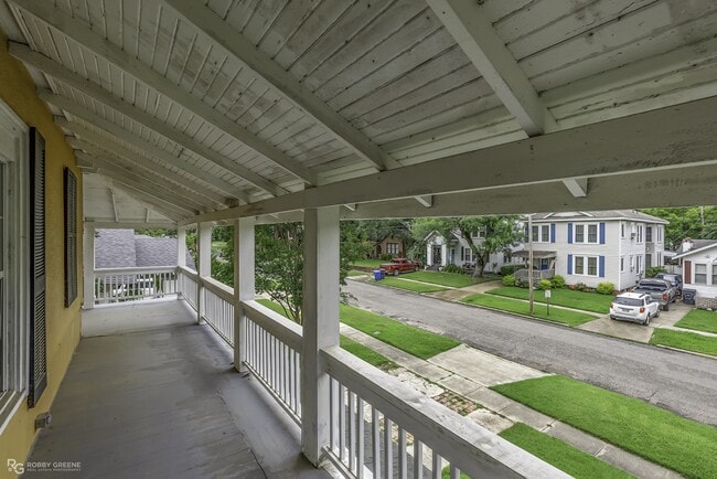 Building Photo - 409 Forest