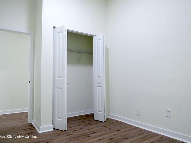 Building Photo - 2071 Southampton Rd