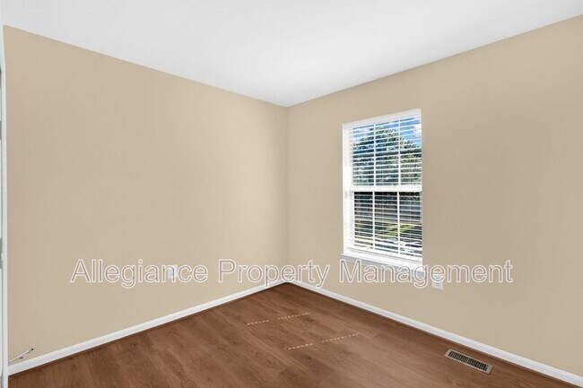 Building Photo - 5743 Burke Towne Ct