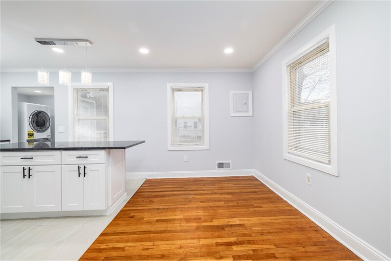 Building Photo - 66 Nassau St