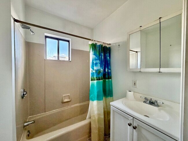 Building Photo - 21 Billings Rd