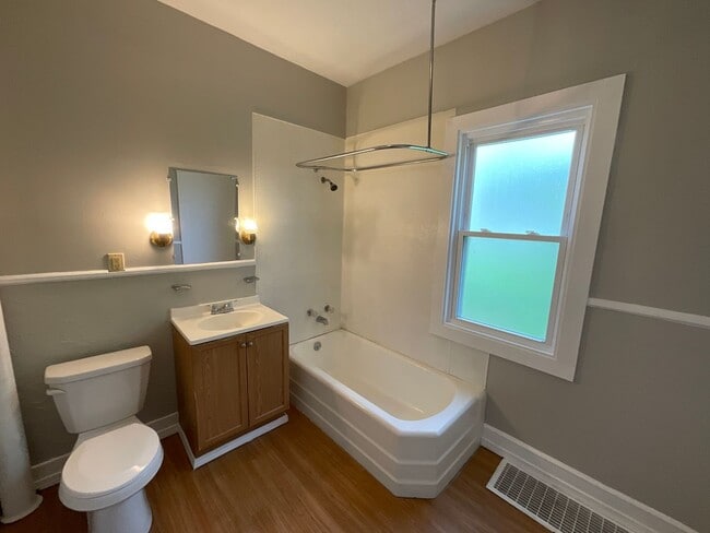 Building Photo - 3392 W 49th St