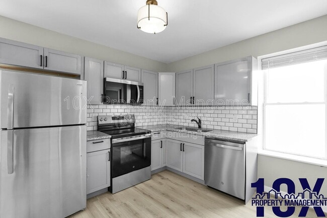 Building Photo - 1213 E Whittier St