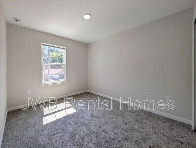Building Photo - 1122 Comanche St