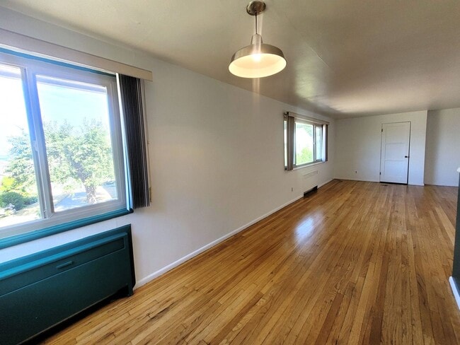 Building Photo - Spacious 2 Bedroom Condo in Downtown Bellingham - Forest St