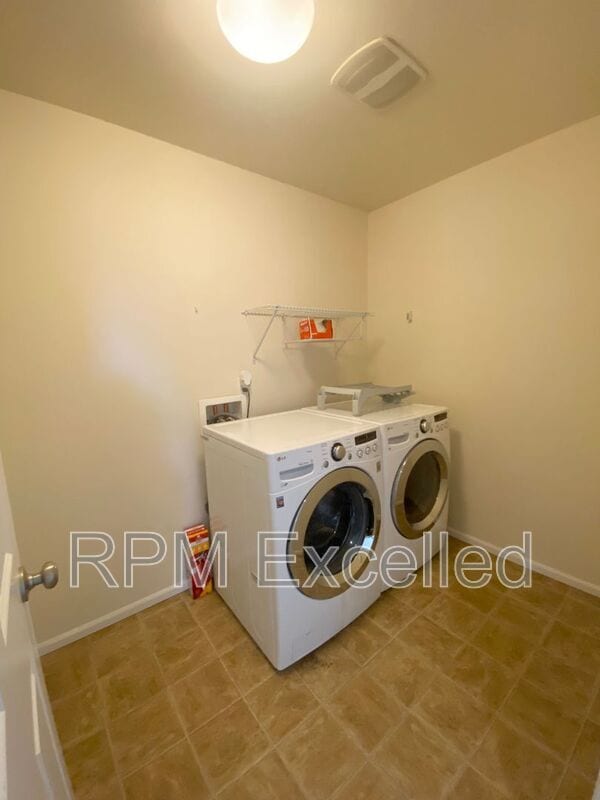 Building Photo - 20024 19th Ave E