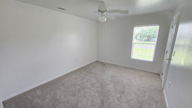 Building Photo - 104 Charles Dr