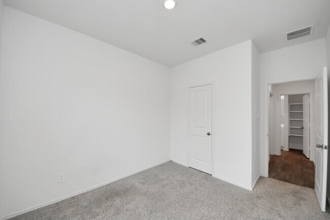 Building Photo - 31303 Heddington Ln