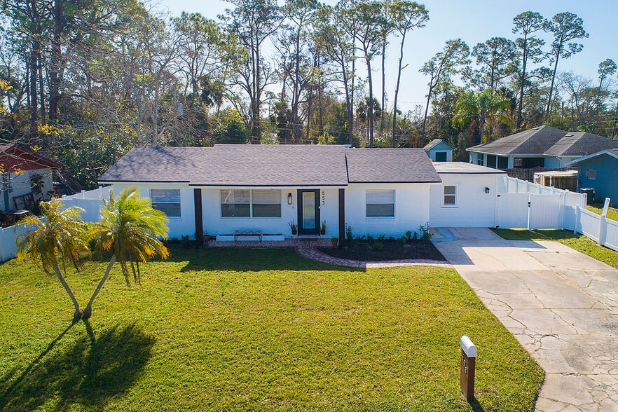 Building Photo - 553 Peacock Rd