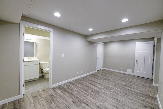 Building Photo - 4 Bed 3.5 Bath Townhome in Bluffdale!!! January Rent Free!!