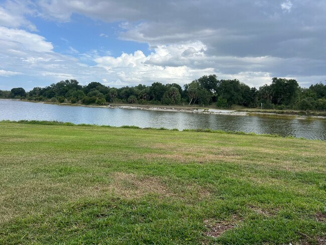 Building Photo - 3018 Sail Pointe Cir