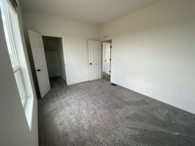 Building Photo - 2255 S Hopi Dr