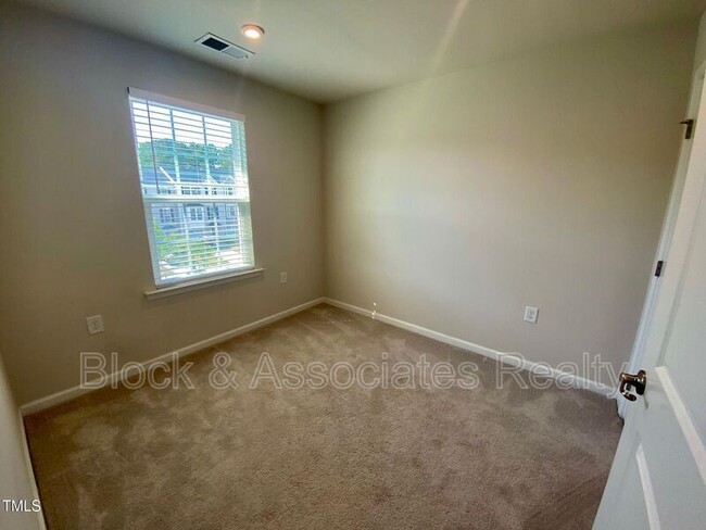 Building Photo - 6517 Pathfinder Wy