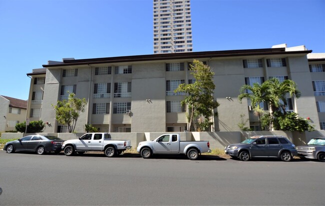 Building Photo - Townhomes at Pearlridge - Split Level 2 bed