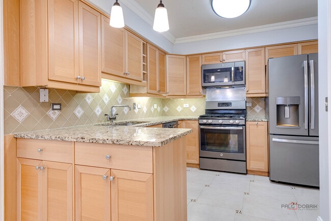 Building Photo - 115 Meadowbrook Ln