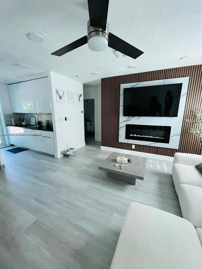 Building Photo - 872 NW 16th Terrace