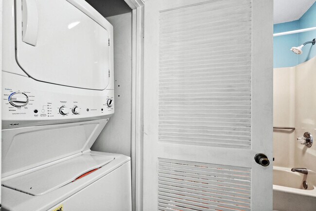 Building Photo - 215 Double Eagle Dr