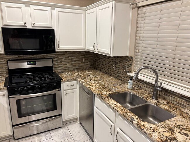 Building Photo - 7013 Eagles Landing