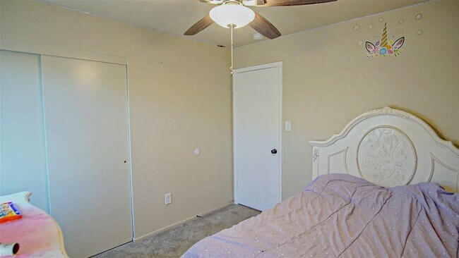 Building Photo - Gorgeous 4 Bedroom, 2 Bathroom Solar Home in Desert Oasis!