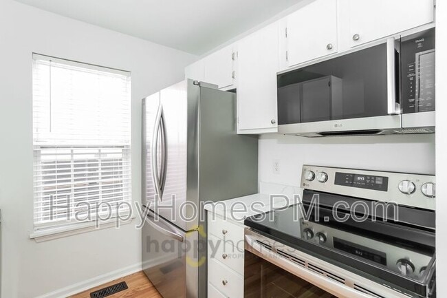 Building Photo - 12 1/2 Nunan Street