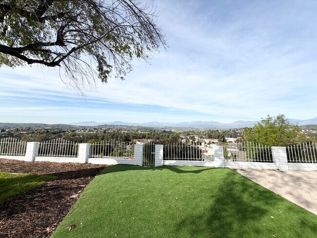 Building Photo - Beautifully Situated Home in an Established Diamond Bar Neighborhood - Utilities Included