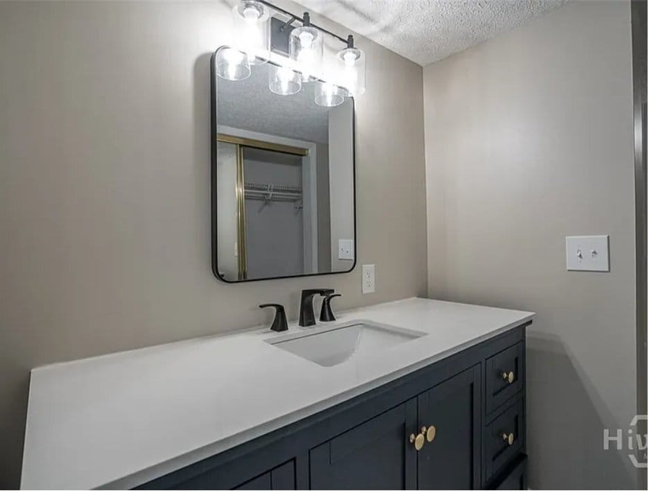 Building Photo - 4419 New Kings Bridge Rd