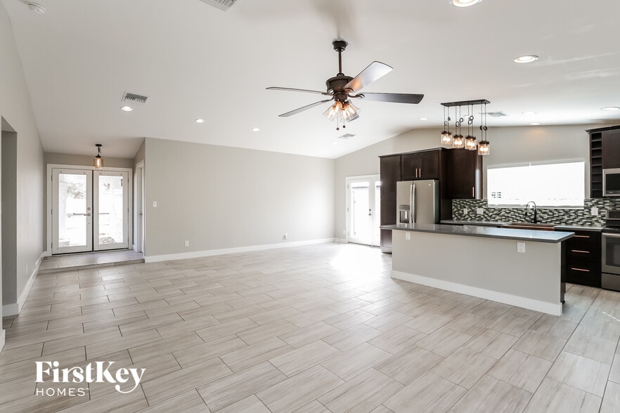 Building Photo - 1746 E Redfield Rd