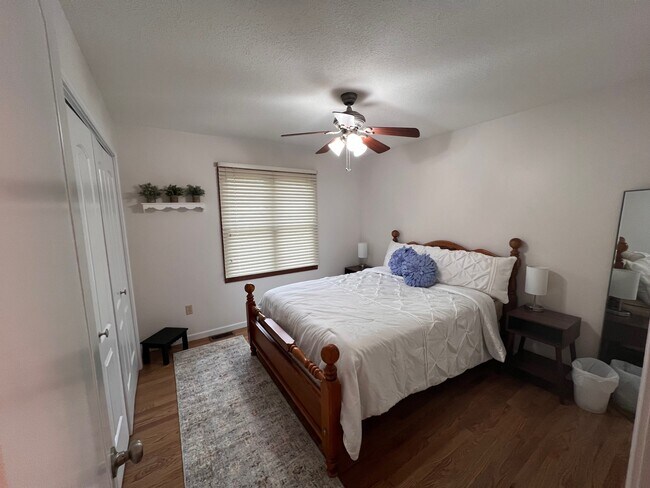 Building Photo - 6 Gail Dr