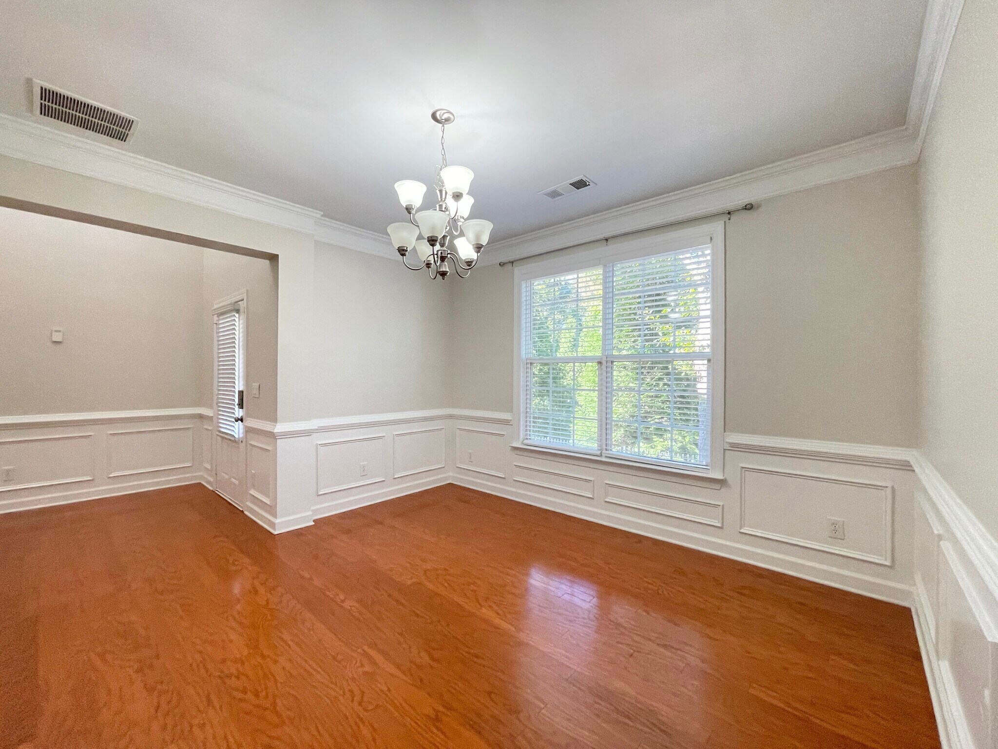 Building Photo - 2650 Royston Dr