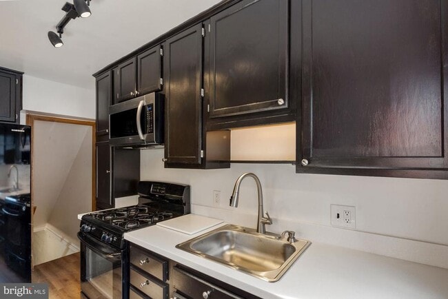 Building Photo - 1403 K St SE