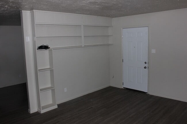Building Photo - VICKSBURG 4 PLEX