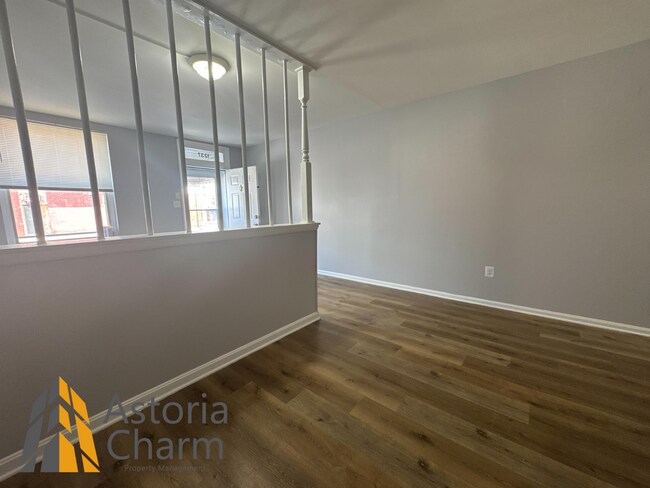 Building Photo - Updated 2 Bedroom Home with Modern Kitchen