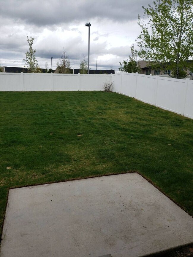 Building Photo - Lovely 3 Bedroom 2 Bath Sunshine Meadows Home for Rent!