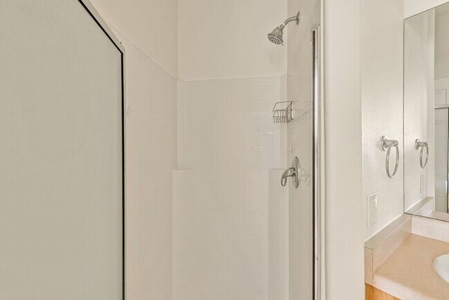 Building Photo - Modern 3-Bedroom North-End Condo Near Canyon View Park & Mesa Mall