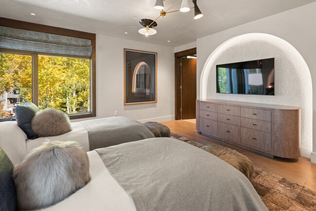 Building Photo - 120 Juan St