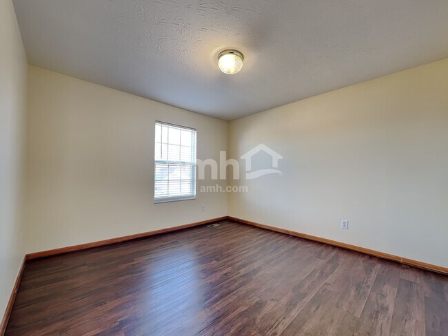 Building Photo - 6088 Lakewood Dr