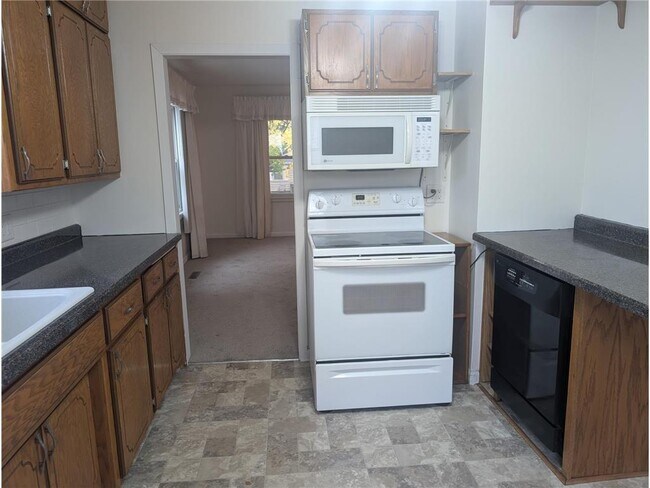 Building Photo - 5027 6th St NE