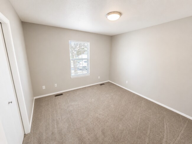 Building Photo - Easy-Living 3 Bed, 2 Bath Home with Double Garage, Pool Access & Private Courtyard