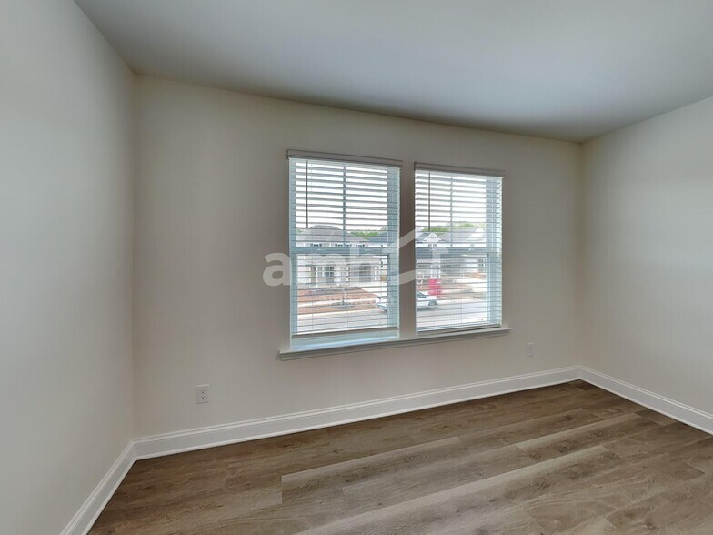 Building Photo - 3500 Lincoln Hts Ln