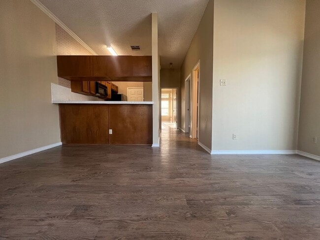 Building Photo - K624 - Wedgewood # 301