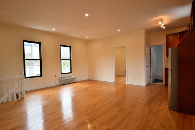 Building Photo - 2211 De Reimer Ave