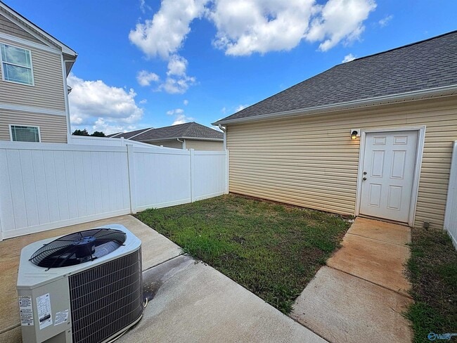 Building Photo - 346 Falling Water Ln SW