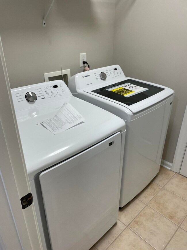 Building Photo - 837 Mayo Ln