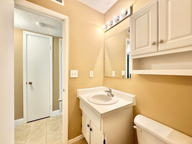 Building Photo - Holden Village Townhome Available - Newly Renovated