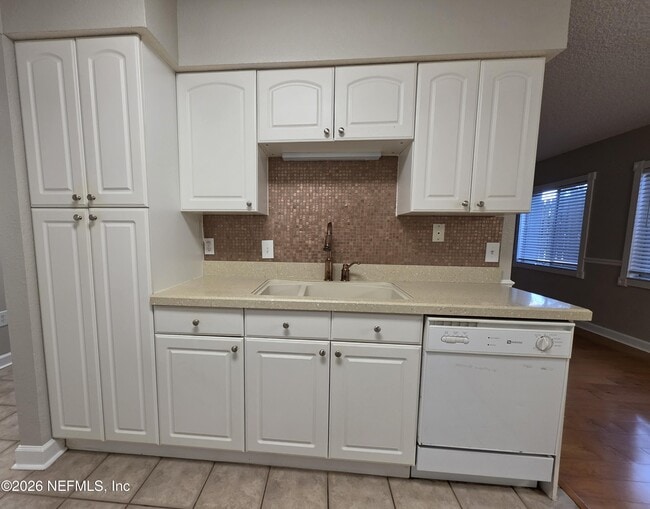 Building Photo - 1800 Park Ave