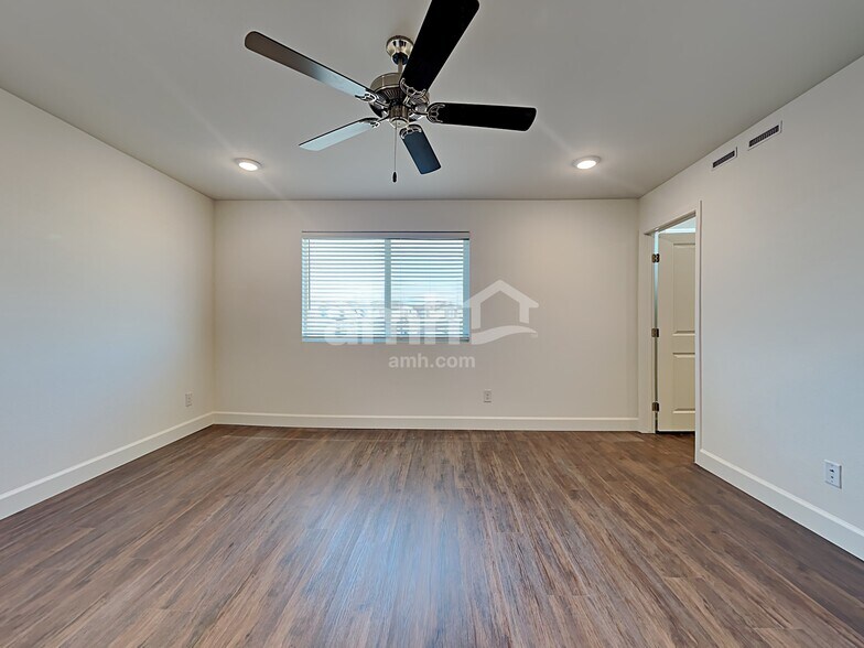 Building Photo - 4849 Colossal Star St