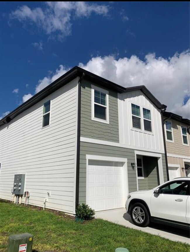 Building Photo - 541 Madison Dr